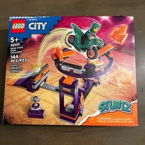 LEGO City Stuntz Dunk Stunt Challenge Set - Green and Purple 144 pieces